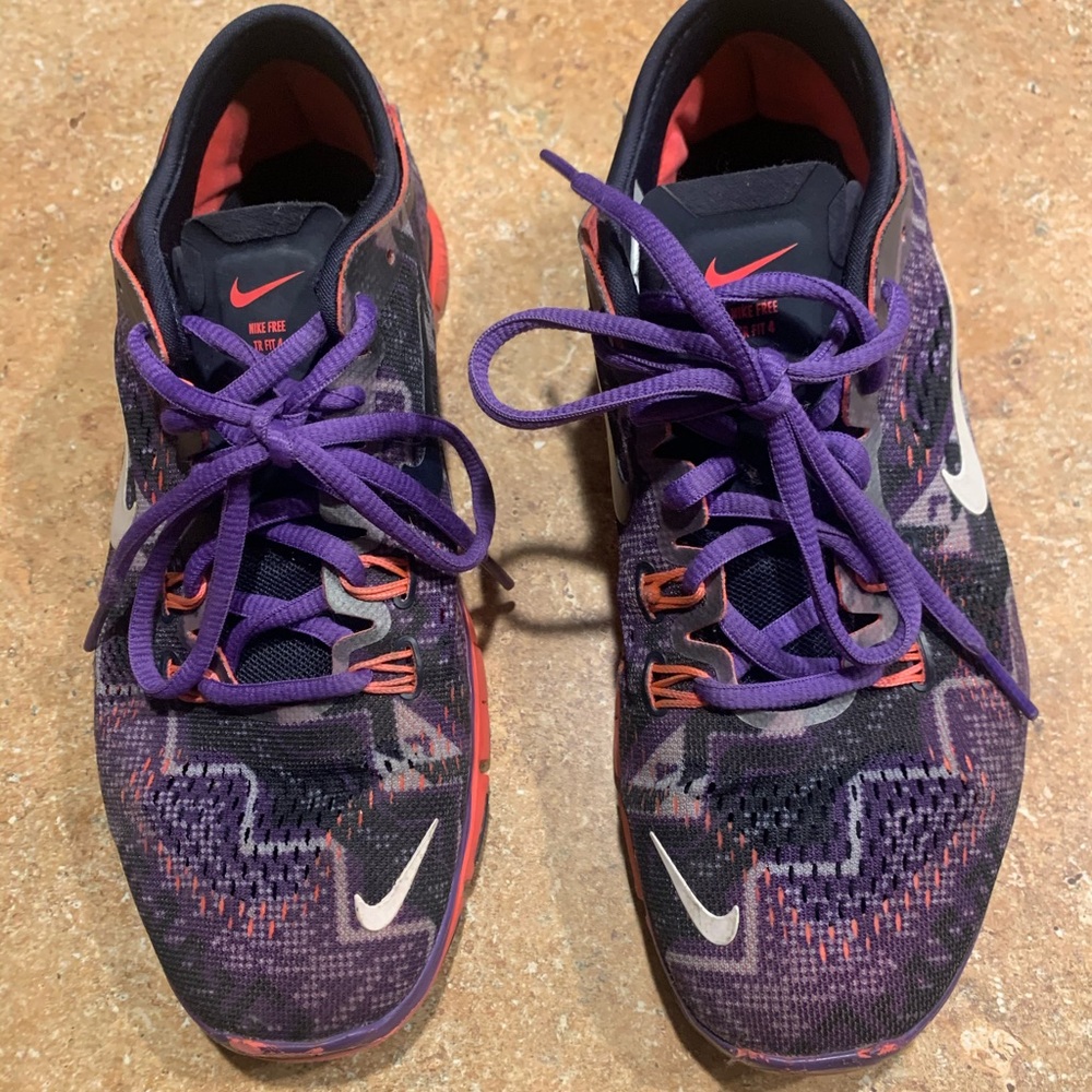 Woman’s Nike’s size 6